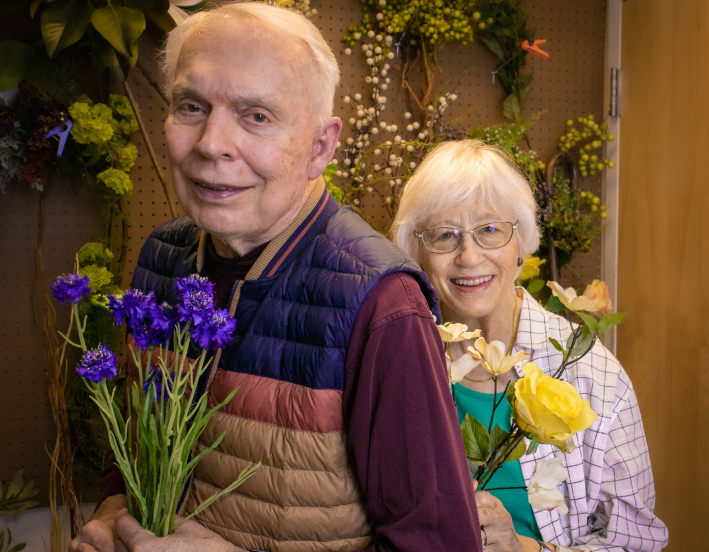 elderly couple with flowers